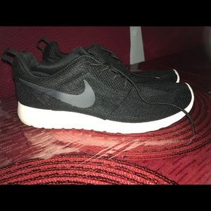 Black and white roshes